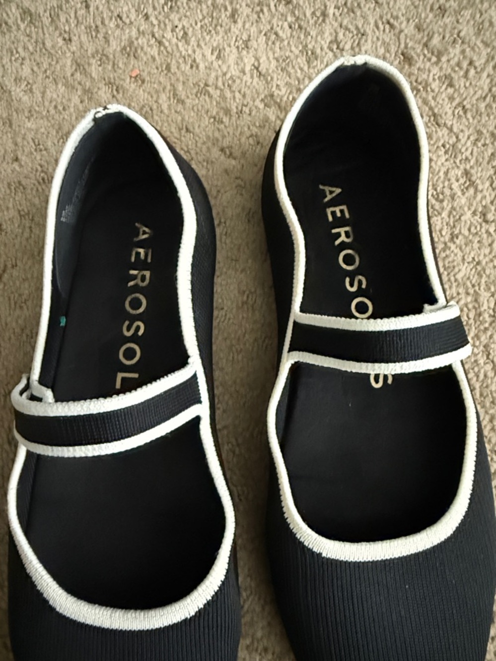 AEROSOLES Black Flats with White Trim Mary Jane Style Size 9 Lightweight - Picture 6 of 8